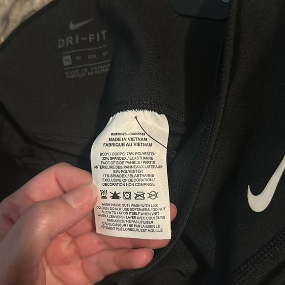 The Nike One Tight Fit 7” performance biker short - Picture 9 of 9